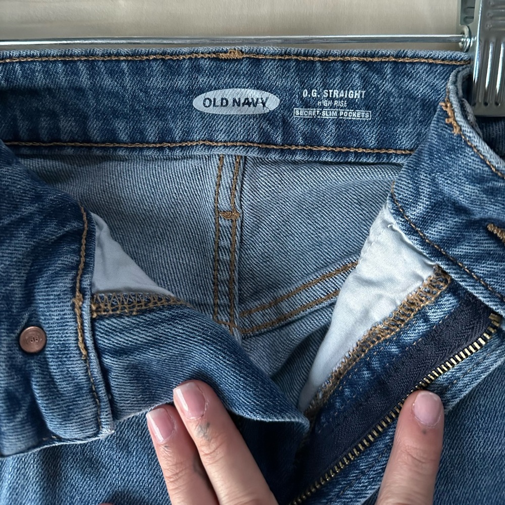 OLD NAVY HIGH WAISTED STRAIGHT RIPPED JEANS